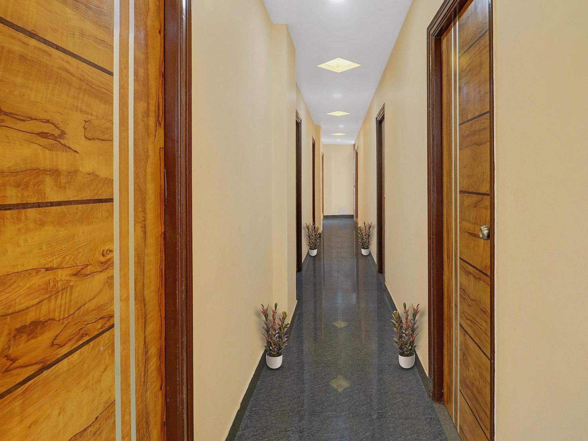 Hotel O S V Residency Kajaguda Near Gachibowli Hyderabad Exterior foto
