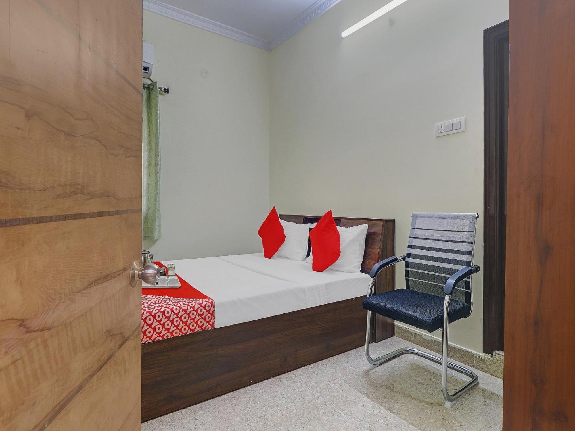 Hotel O S V Residency Kajaguda Near Gachibowli Hyderabad Exterior foto